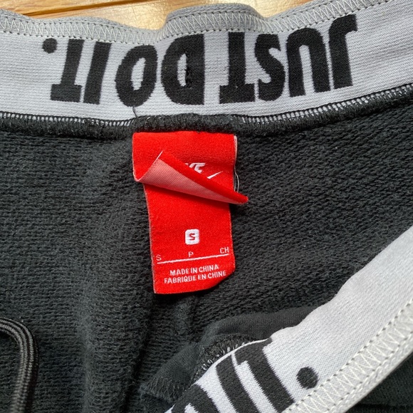 Nike Joggers - Picture 3 of 3